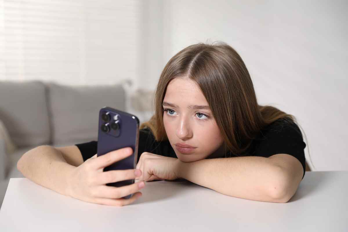 adolescenti smartphone doomsrcolling adolescenti