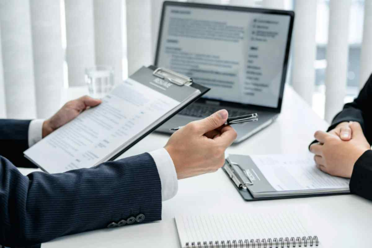 WhatsApp in ufficio cosa si può fare colloquio datore di lavoro