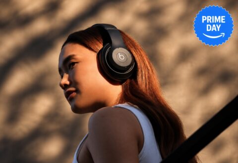 Le cuffie che molti preferiscono alle AirPods Max ora costano 170 euro