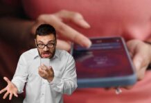 Il killer silenzioso che sta rovinando il tuo smartphone: se continui ad ignorarlo sarai costretto a gettarlo killer smartphone