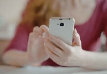 Smartphone sempre più cari, il prezzo medio supera soglia 400 dollari smartphone sul lavoro