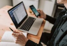 WhatsApp in ufficio, attenzione: ecco quando puoi usarlo e quando invece rischi grosso uso Whatsapp in ufficio