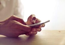 WhatsApp, allarme privacy: chiunque può leggere le tue chat se non fai questo subito