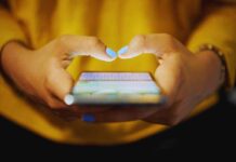 WhatsApp, è allarme: se ricevi questo messaggio e noti queste parole, il pericolo è reale WhatsApp, è allarme: se ricevi questo messaggio