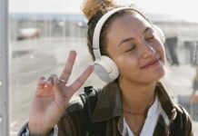 Cuffie JBL Tune 670 NC, stop al rumore con 70 ore di autonomia: solo 55,99 euro macitynet.it