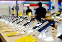Sembra ancora nuovo, ma è già “vecchio”: ecco cosa sta succedendo davvero agli smartphone Negozio smartphone