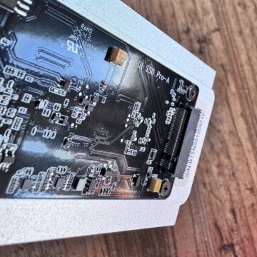 Recensione Case TerraMaster D1 Pro : Thunderbolt 5 per far volare gli SSD come mai prima - macitynet.it