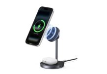 UGREEN Zapix, supporto a ricarica rapida per iPhone e Airpods, solo 29,99 € UGREEN Zapix, supporto da tavolo a ricarica rapida per iPhone e Airpods, solo 29,99 € - macitynet.it