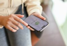 WhatsApp, la truffa del dentista usa contatti compromessi: come riconoscerla Ti scrive il dentista? Potrebbe essere una trappola: scatta l’allarme sulla frode via WhatsApp