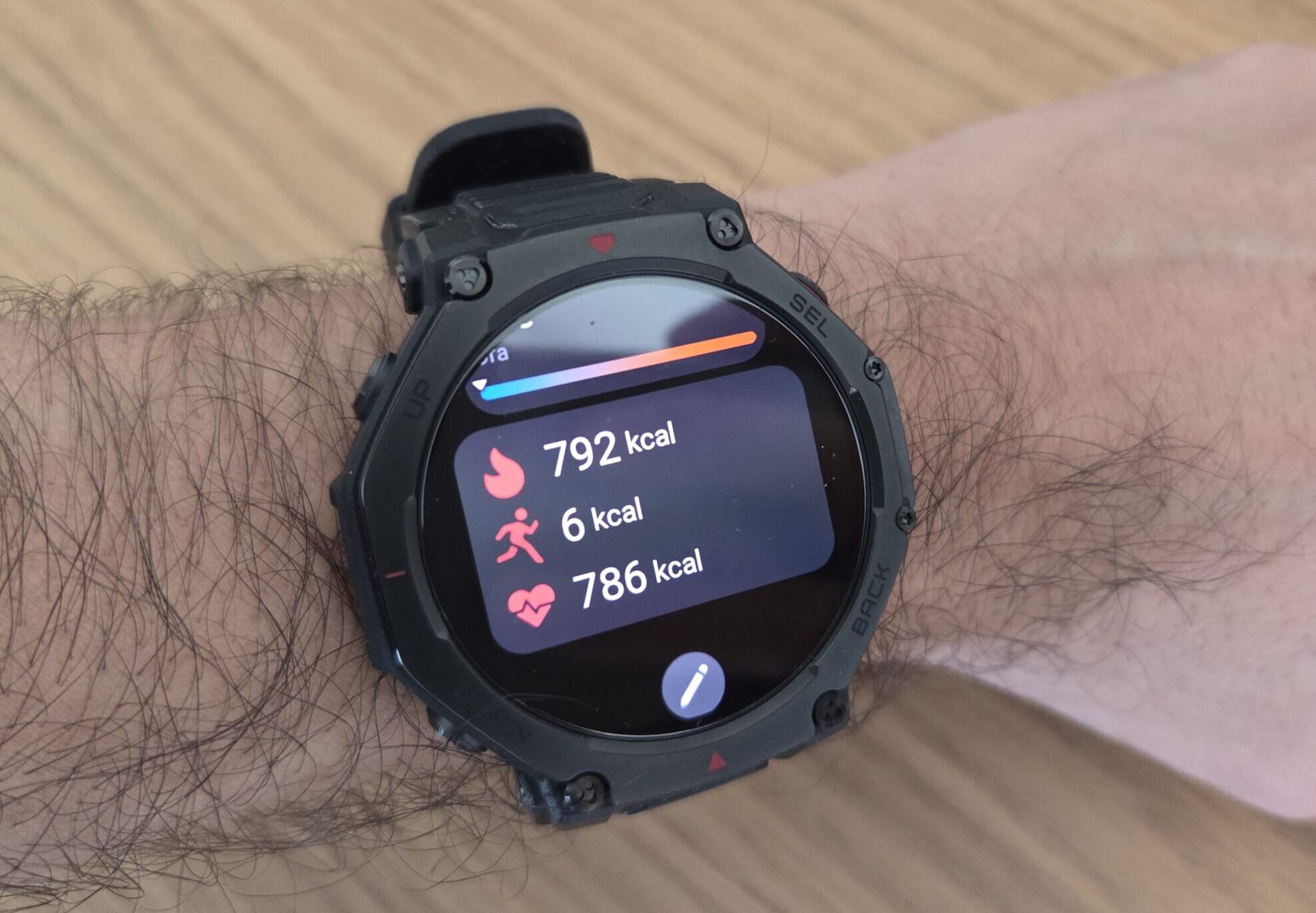 In prova Amazfit T-Rex 3 Pro, il dinosauro dei rugged watch che sfida i giganti con titanio e mappe offline - macitynet.it