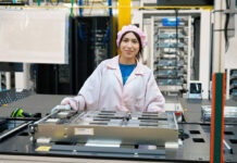Apple, la produzione a Houston contribuirà alla creazione di migliaia di posti di lavoro Apple, la produzione a Houston contribuirà alla creazione di migliaia di posti di lavoro - macitynet.it