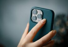 I chip C2 e N2 di iPhone 18 Pro rivoluzioneranno la vostra vita, ecco perchè mano iPhone