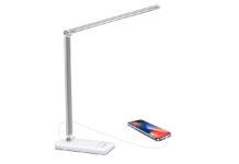 Lampada LED elegante e a luce regolabile, ricarica lo smartphone e costa solo 21,44 € Lampada LED elegante e a luce regolabile, ricarica lo smartphone e costa solo 21,44 € - macitynet.it