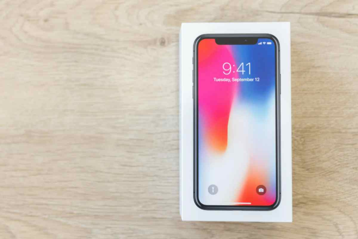 Hai perso il cellulare? Questo codice segreto lo trova in pochi minuti: quasi nessuno lo conosce - macitynet.it scatola smartphone
