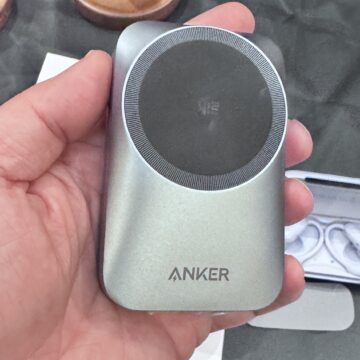 Anker Prime Wireless Charging Station: ricarica Qi2 da 25W con raffreddamento attivo al MWC 2026 - macitynet.it