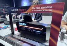SBS Fast Skin al MWC 2026: la protezione per 1.500 smartphone e gli schermi della vostra auto macitynet.it