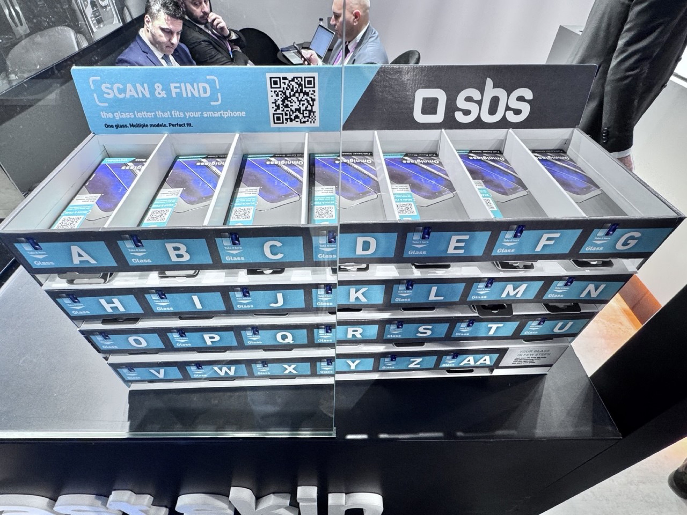 SBS Omniglass al MWC 2026: 27 vetri per coprire fino a 1.500 smartphone - macitynet.it SBS Omniglass al MWC 2026: 27 vetri per coprire fino a 1.500 smartphone - macitynet.it