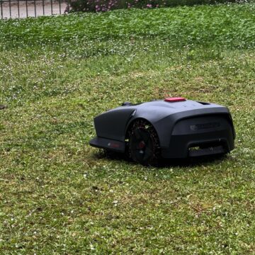 Recensione MOVA 1000, il robot tagliaerba senza filo che punta sulla semplicità - macitynet.it