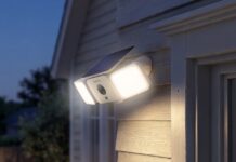 Reolink Solar Floodlight, videocamera 2K da esterno con doppio faro e alimentazione solare Reolink Solar Floodlight videocamera wireless da esterno con pannello solare e faro LED