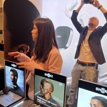Shokz presenta OpenFit Pro, innovativi auricolari open-air con riduzione del rumore - macitynet.it
