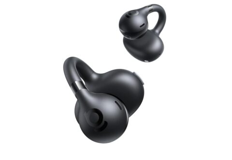 Questi auricolari permettono di ascoltare senza isolarsi e costano solo 23 euro