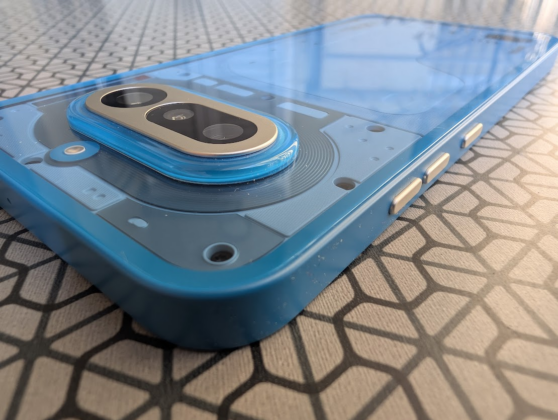 Recensione Nothing Phone (4a) e (4a) Pro, i mid-range pi&ugrave; riconoscibili - macitynet.it