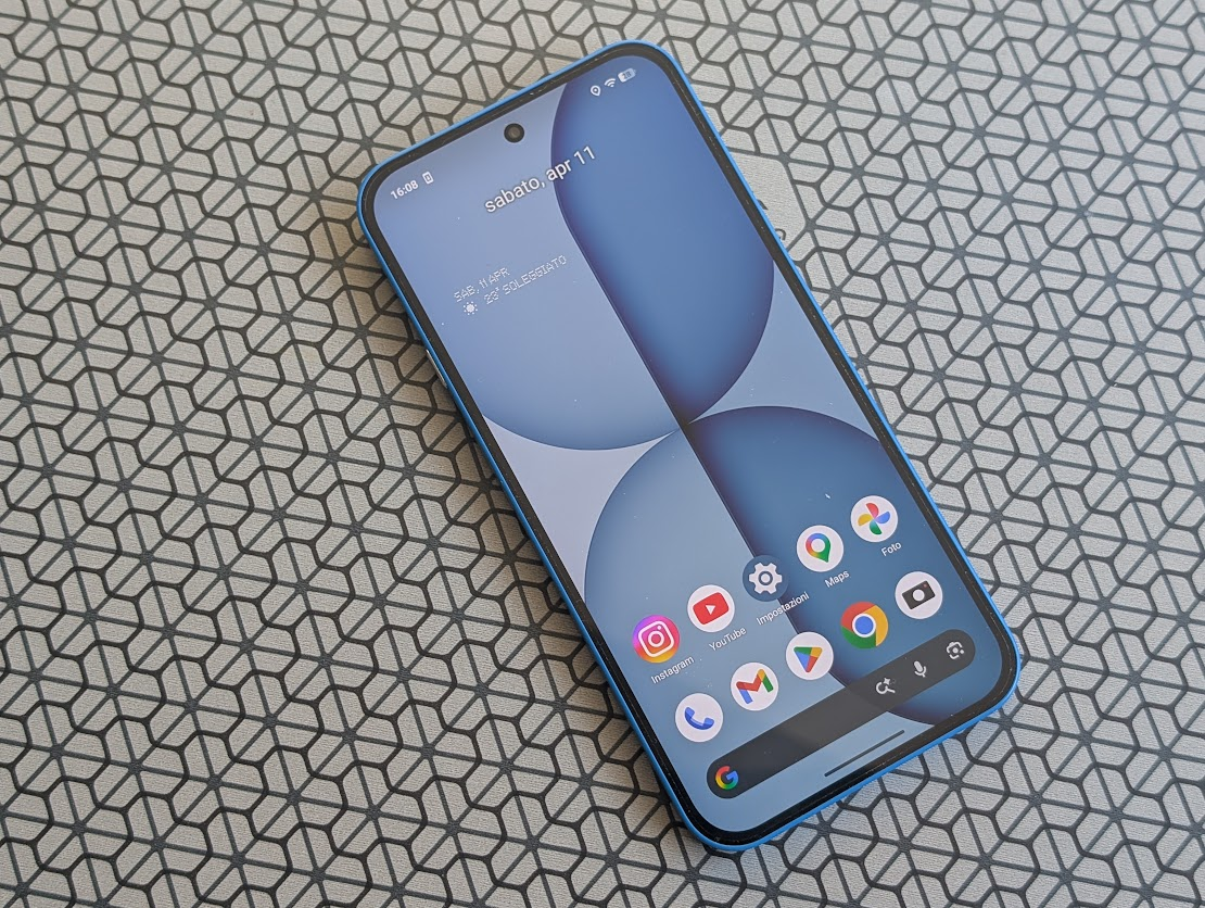 Recensione Nothing Phone (4a) e (4a) Pro, i mid-range più riconoscibili - macitynet.it