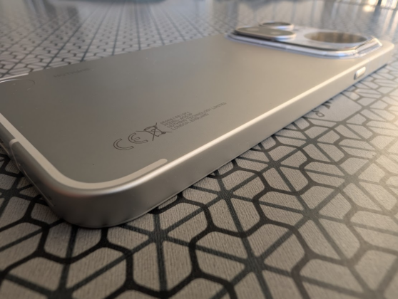 Recensione Nothing Phone (4a) e (4a) Pro, i mid-range pi&ugrave; riconoscibili - macitynet.it