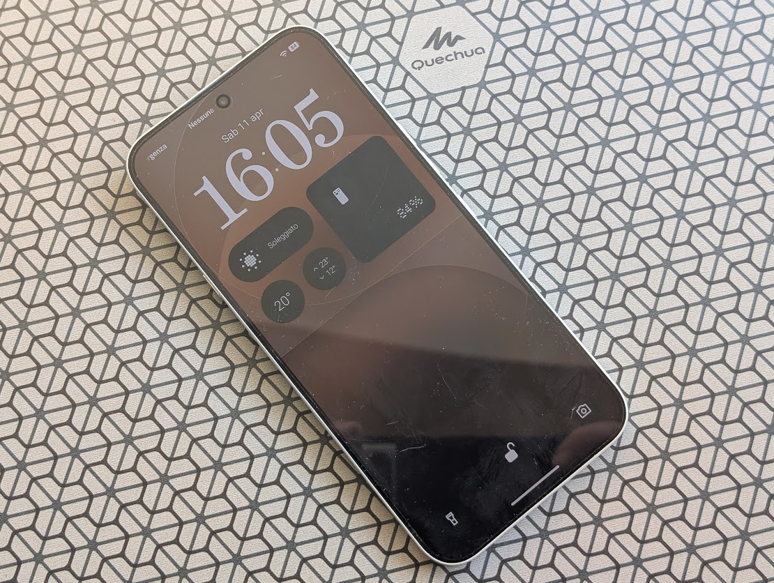 Recensione Nothing Phone (4a) e (4a) Pro, i mid-range più riconoscibili - macitynet.it