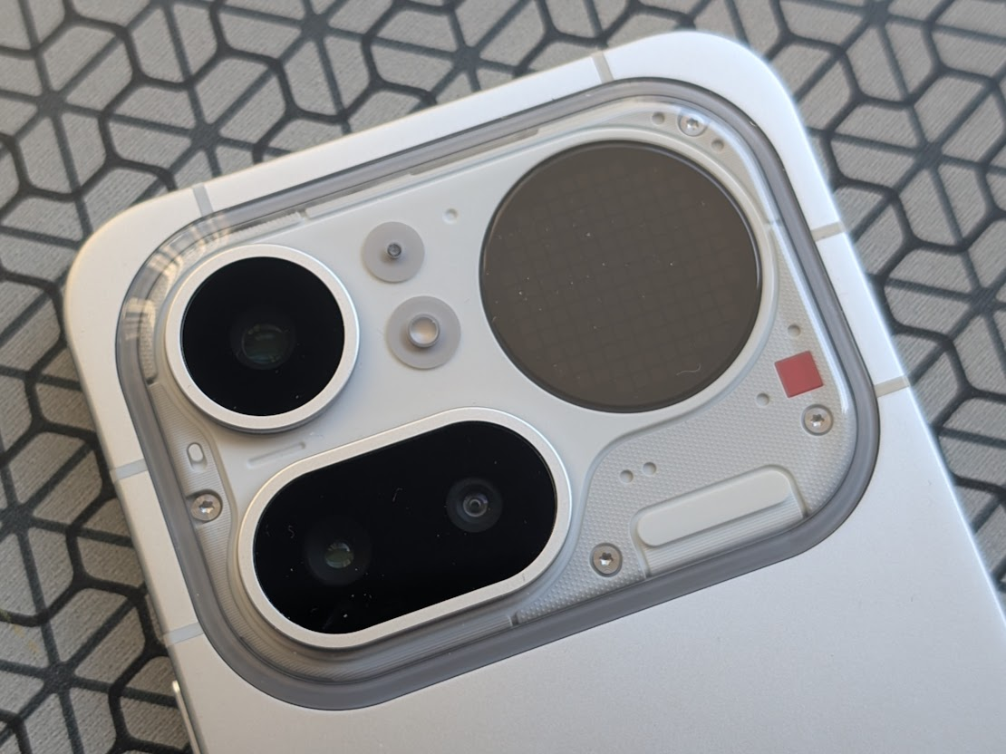 Recensione Nothing Phone (4a) e (4a) Pro, i mid-range più riconoscibili - macitynet.it