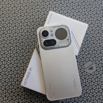 Recensione Nothing Phone (4a) e (4a) Pro, i mid-range più riconoscibili - macitynet.it
