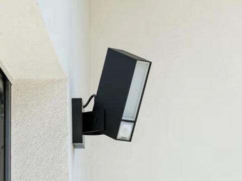 Netatmo Faro da Esterno: luce automatica coordinata alla videocamera, senza app