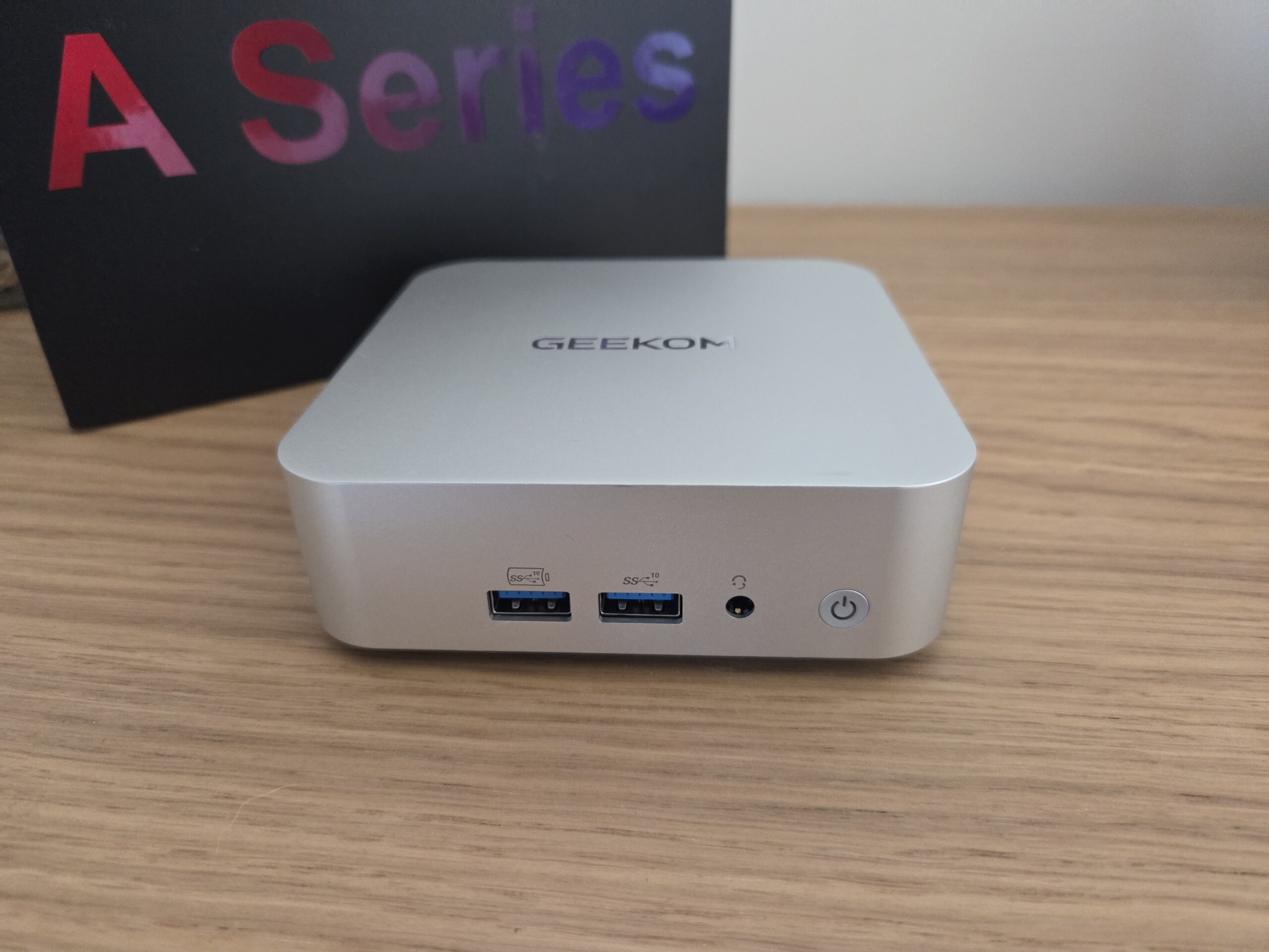 In prova Geekom A5 Pro, più piccolo di un floppy è il Mac mini per chi vuole Windows - macitynet.it In prova Geekom A5 Pro, più piccolo di un floppy è il Mac mini per chi vuole Windows - macitynet.it
