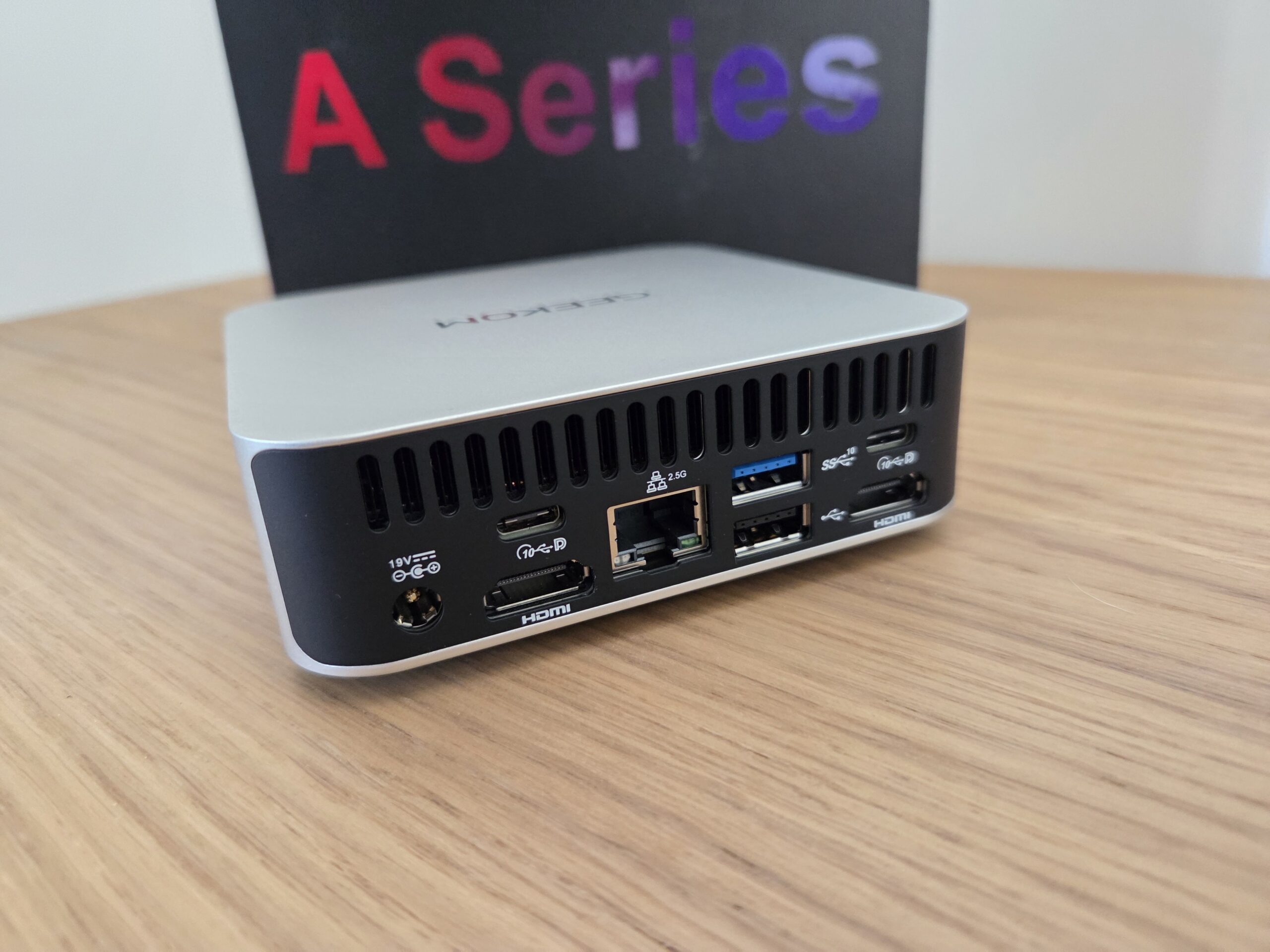 In prova Geekom A5 Pro, più piccolo di un floppy è il Mac mini per chi vuole Windows - macitynet.it In prova Geekom A5 Pro, più piccolo di un floppy è il Mac mini per chi vuole Windows - macitynet.it