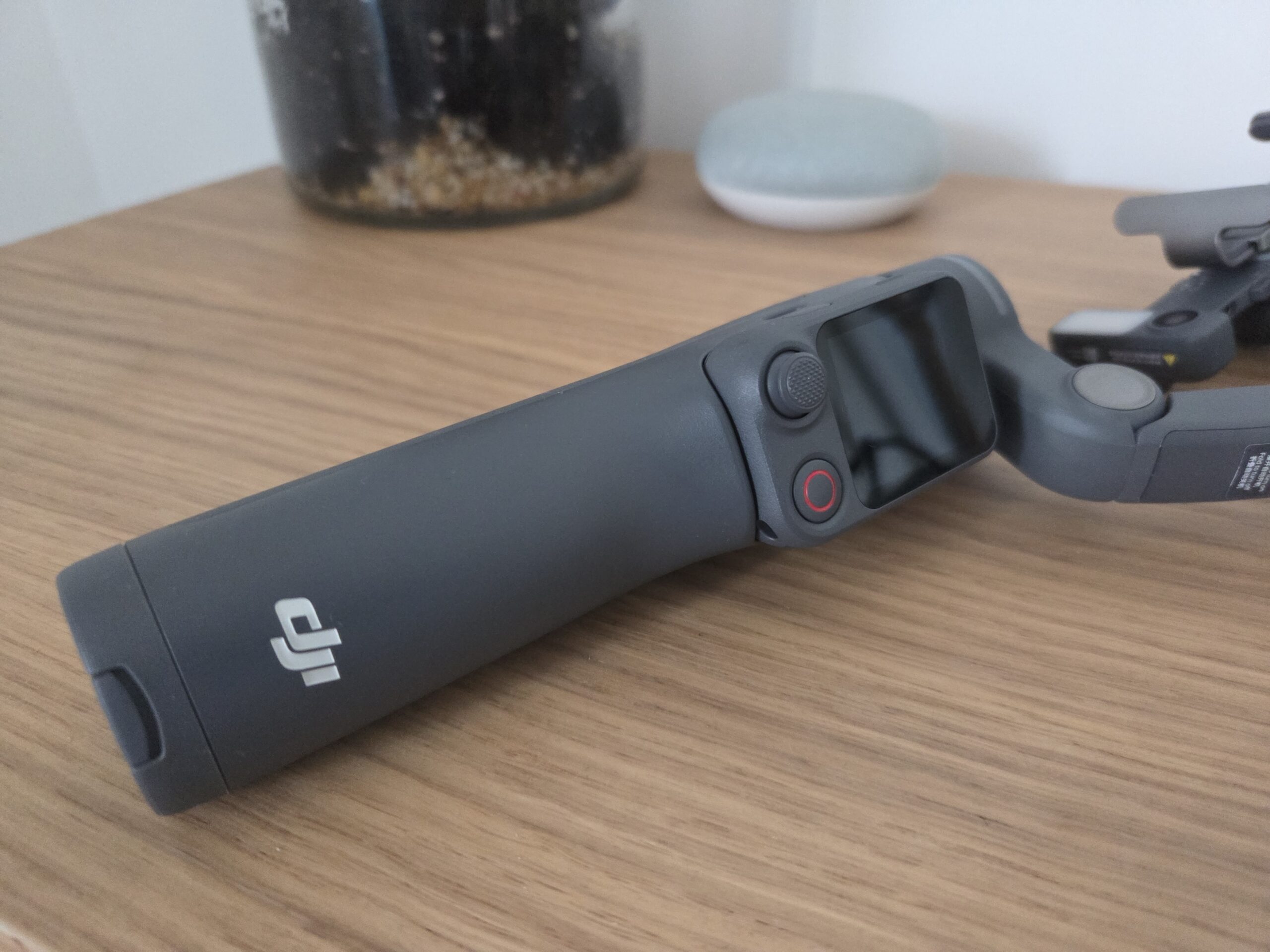 DJI lancia Osmo Mobile 8P, il gimbal che si controlla a distanza con FrameTap - macitynet.it DJI lancia Osmo Mobile 8P, il gimbal che si controlla a distanza con FrameTap - macitynet.it