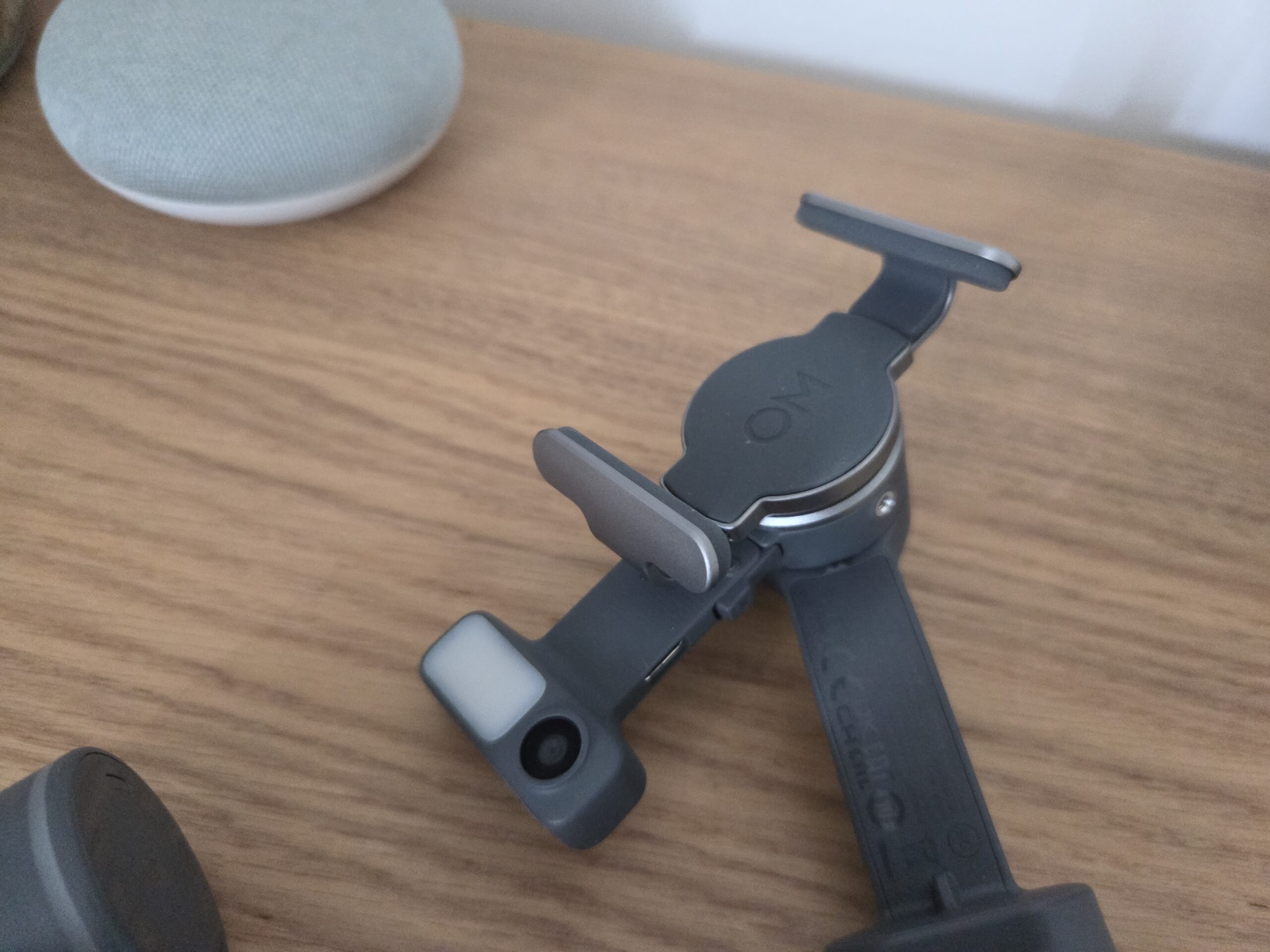 DJI lancia Osmo Mobile 8P, il gimbal che si controlla a distanza con FrameTap - macitynet.it DJI lancia Osmo Mobile 8P, il gimbal che si controlla a distanza con FrameTap - macitynet.it