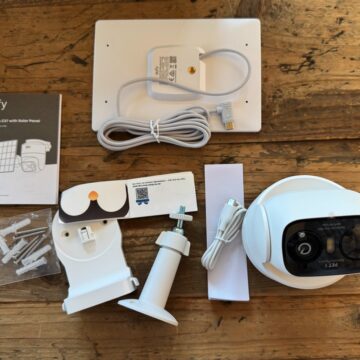 Recensione eufyCam C37, videocamera solare a 360° con AI senza abbonamenti - macitynet.it