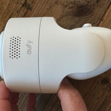 Recensione eufyCam C37, videocamera solare a 360° con AI senza abbonamenti - macitynet.it