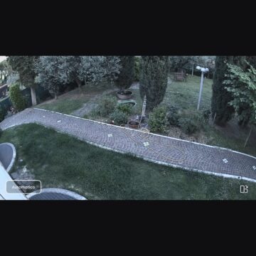 Recensione eufyCam C37, videocamera solare a 360° con AI senza abbonamenti - macitynet.it
