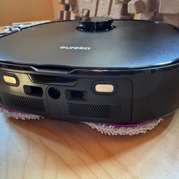 Recensione Eureka J15 Max Ultra, il robot aspirapolvere pensato per animali e pulizia liquidi - macitynet.it