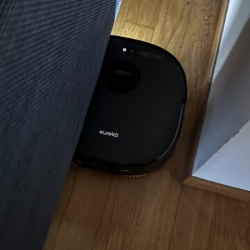 Recensione Eureka J15 Max Ultra, il robot aspirapolvere pensato per animali e pulizia liquidi - macitynet.it