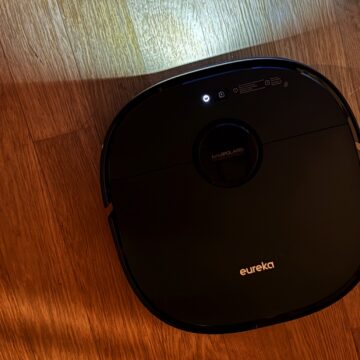 Recensione Eureka J15 Max Ultra, il robot aspirapolvere pensato per animali e pulizia liquidi - macitynet.it