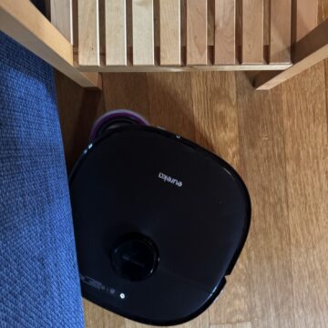 Recensione Eureka J15 Max Ultra, il robot aspirapolvere pensato per animali e pulizia liquidi - macitynet.it