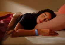 Fitbit Air in sconto, il bracciale per chi odia gli smartwatch, oggi costa 99,99€ Meno schermo, più dati: Google Fitbit Air in offerta a 99,99€ - macitynet.it