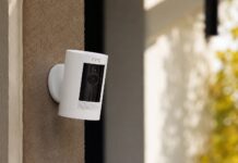 Ring Stick Up Cam a 49 euro: videocamera a batteria senza vincoli di installazione Ring Stick Up Cam a 49 euro: videocamera a batteria senza vincoli di installazione - macitynet.it