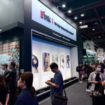 Computex 2026: per E Ink l'e-paper smette di essere un'etichetta e diventa infrastruttura visiva a bassa energia - macitynet.it