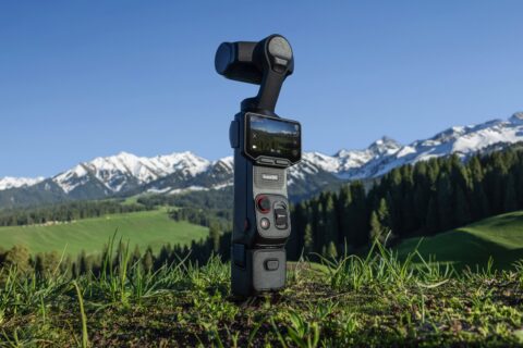 Insta360 Luna Ultra, la videocamera gimbal con ottiche Leica, 8K e display rimovibile