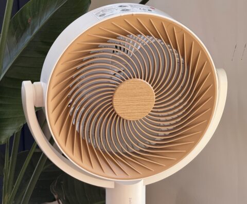 Recensione SwitchBot Standing Circulator Fan, ventilatore smart a batteria controllabile nei dettagli