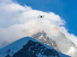 Oltre gli ottomila metri, i droni DJI per sicurezza e ricerca sul Monte Everest Oltre gli ottomila metri, i droni DJI per sicurezza e ricerca sul Monte Everest - macitynet.it