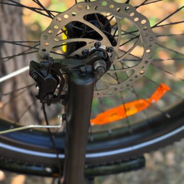 ENGWE E26 3.0 Pro, la bici eSUV con il motore centrale cambia la guida, prime impressioni - macitynet.it
